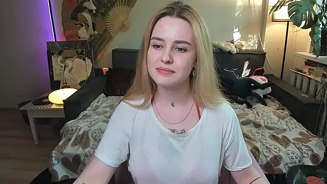 Alexa Pirs online show from May 6, 2:55 pm