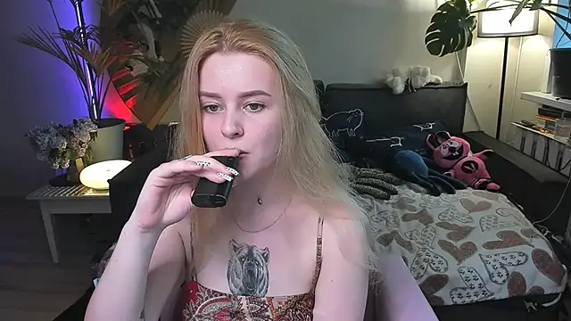 Alexa Pirs online show from May 13, 3:53 pm