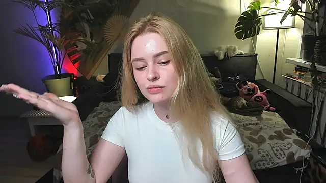 Alexa Pirs online show from May 16, 7:34 pm