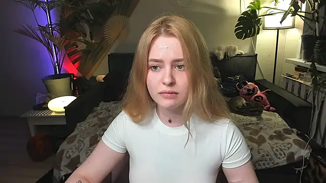 Alexa Pirs online show from May 16, 8:07 pm