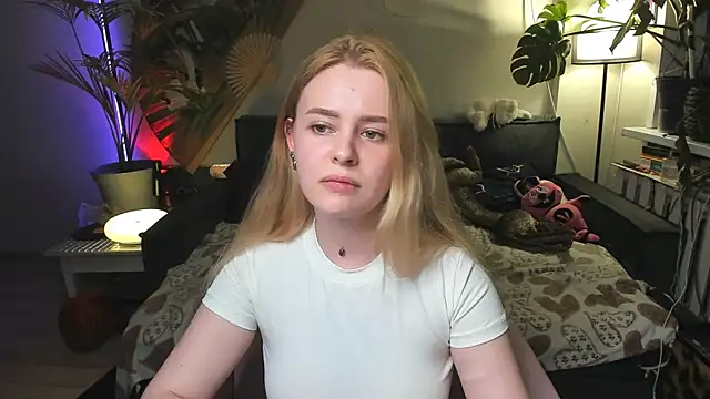Alexa Pirs online show from May 16, 8:18 pm