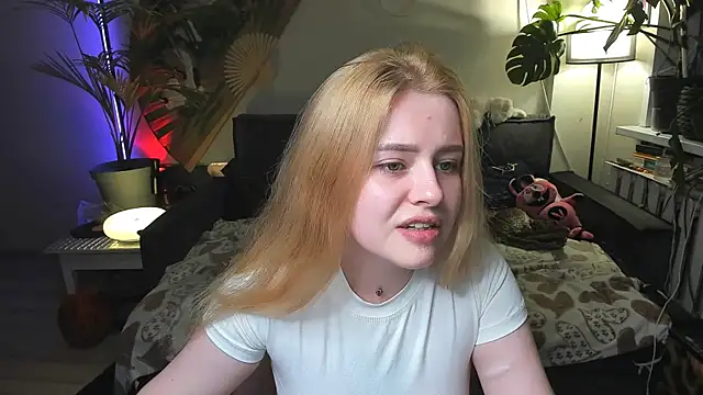 Alexa Pirs online show from May 16, 8:29 pm