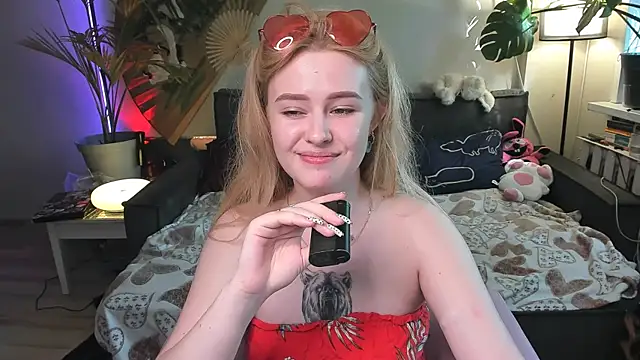 Alexa Pirs online show from May 18, 2:45 pm