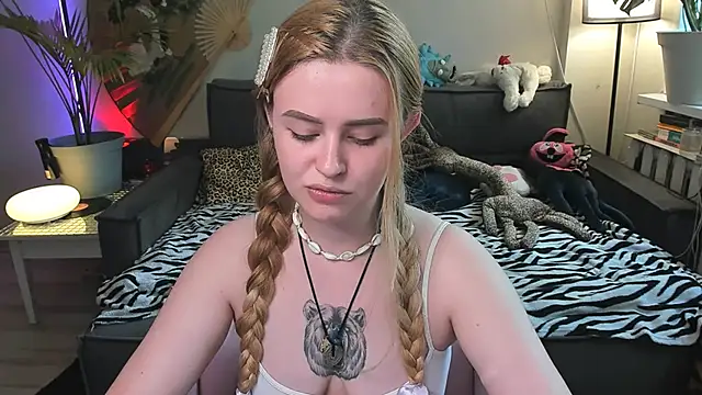 Alexa Pirs online show from June 14, 1:02 pm