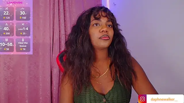 Snapshot of Daphnewalker__ chatting on September 13, 4:23 am Daphnewalker online show from September 13, 4:23 am
