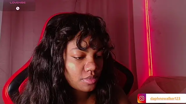 Daphnewalker   online show from February 17, 12:01 pm