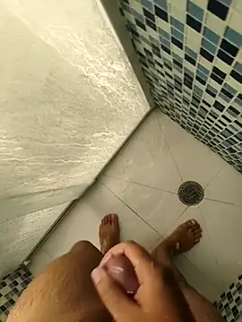 Snapshot of henri69 chatting on February 9, 11:31 pm henri69 online show from February 9, 11:31 pm