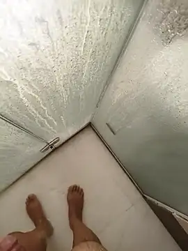 Snapshot of henri69 chatting on March 29, 1:16 am henri69 online show from March 29, 1:16 am