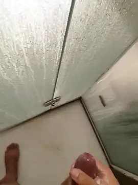 Snapshot of henri69 chatting on March 31, 2:13 am henri69 online show from March 31, 2:13 am