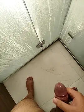 Snapshot of henri69 chatting on April 1, 3:51 am henri69 online show from April 1, 3:51 am