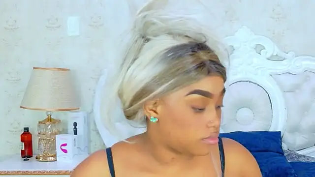 TianahGlow online show from December 4, 9:23 pm