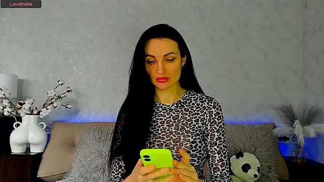 Snapshot of Tina_Mart chatting on February 16, 8:54 am Tina Mart online show from February 16, 8:54 am