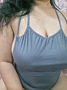 Snapshot of Jassi_Does chatting on April 11, 5:06 pm Jassi Does online show from April 11, 5:06 pm