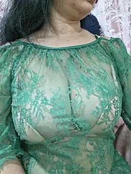 Snapshot of Jassi_Does chatting on May 24, 8:47 pm Jassi Does online show from May 24, 8:47 pm