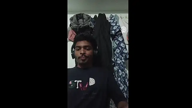 Snapshot of Harsh424242 chatting on March 2, 7:12 pm Harsh424242 online show from March 2, 7:12 pm