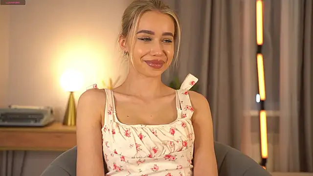 Snapshot of _Spring_Day_ chatting on March 8, 8:18 am Spring Day online show from March 8, 8:18 am