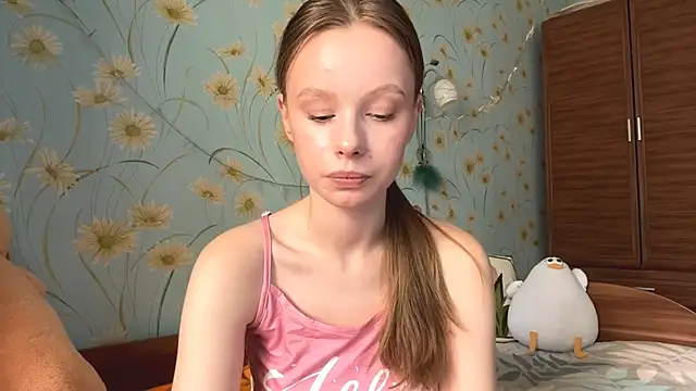 BeckyDwinell online show from March 22, 9:13 am