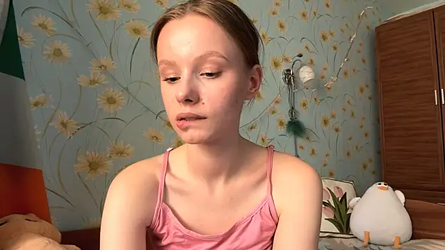BeckyDwinell online show from March 22, 12:14 pm