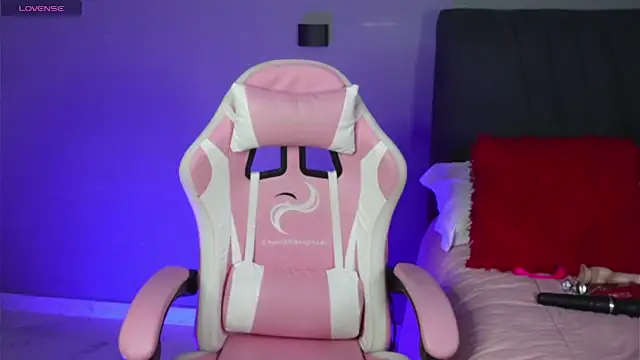 Snapshot of alejandra_jonees chatting on December 4, 10:29 pm alejandra jonees online show from December 4, 10:29 pm