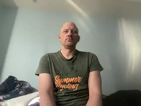 Snapshot of Krzysiekg123 chatting on February 20, 10:05 am Krzysiekg123 online show from February 20, 10:05 am