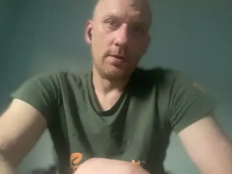 Snapshot of Krzysiekg123 chatting on February 22, 5:55 am Krzysiekg123 online show from February 22, 5:55 am