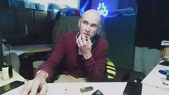 Snapshot of TommyDoggg chatting on February 14, 10:25 pm TommyDoggg online show from February 14, 10:25 pm