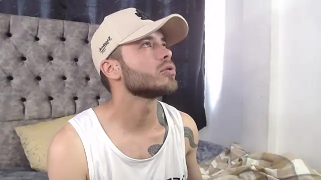 Snapshot of aczino_vel chatting on February 12, 9:54 pm aczino vel online show from February 12, 9:54 pm