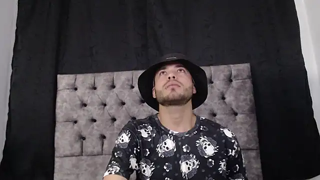 Snapshot of aczino_vel chatting on February 14, 11:20 pm aczino vel online show from February 14, 11:20 pm