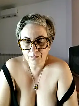 Snapshot of Pumabionda chatting on October 2, 2:40 am Pumabionda online show from October 2, 2:40 am