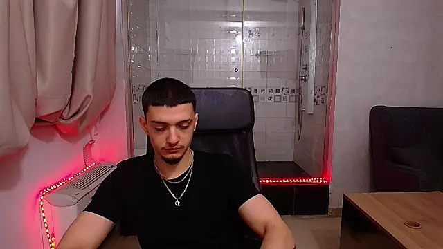 OscarGriffin online show from February 20, 5:44 am