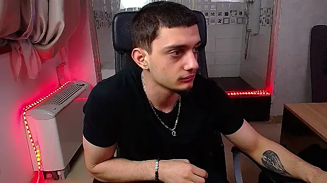 OscarGriffin online show from February 20, 3:52 pm