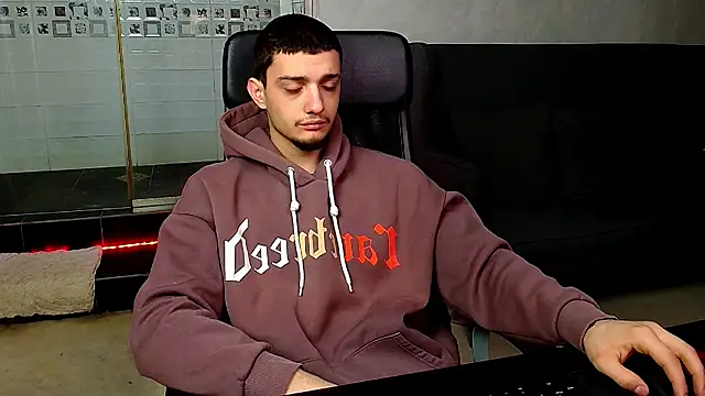 OscarGriffin online show from February 25, 6:03 am