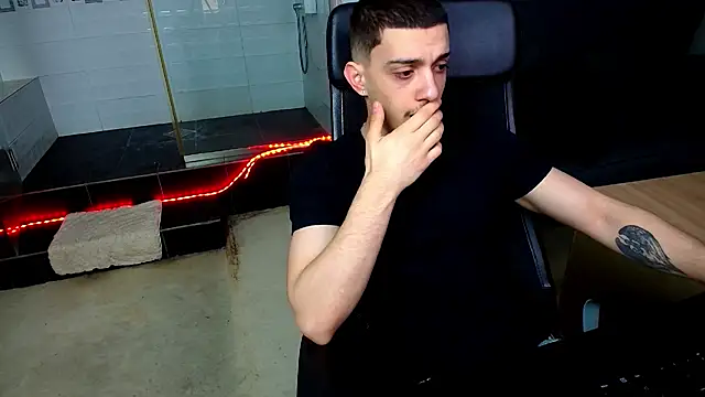 OscarGriffin online show from March 3, 8:38 am