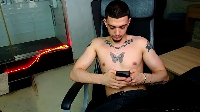 OscarGriffin online show from March 4, 8:46 am