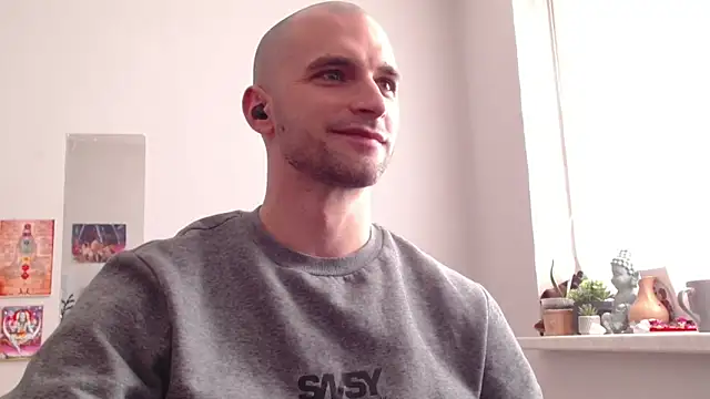 OskarBreno online show from April 30, 4:13 pm