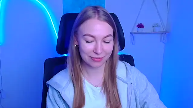 Snapshot of Dana_flowers chatting on December 4, 6:23 am Dana flowers online show from December 4, 6:23 am