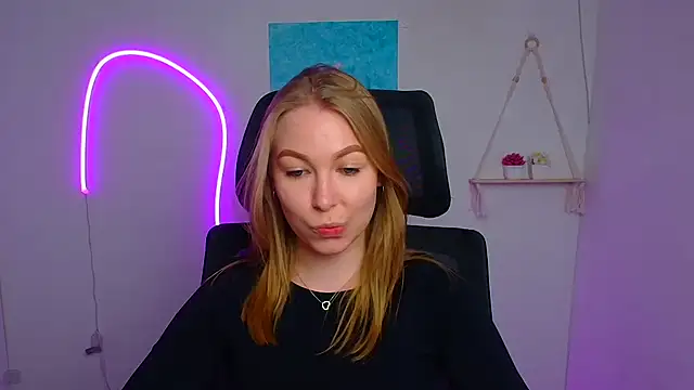 Snapshot of Dana_flowers chatting on April 9, 11:26 am Dana flowers online show from April 9, 11:26 am