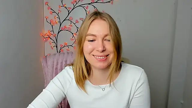 Snapshot of Dana_flowers chatting on April 13, 7:36 am Dana flowers online show from April 13, 7:36 am