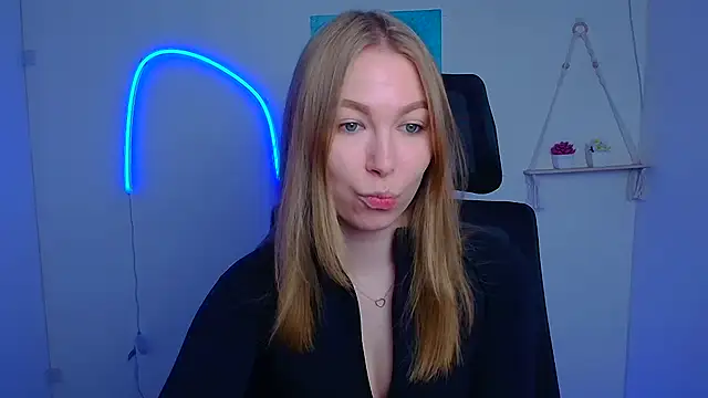 Snapshot of Dana_flowers chatting on April 17, 5:32 am Dana flowers online show from April 17, 5:32 am