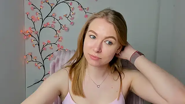 Snapshot of Dana_flowers chatting on May 6, 5:35 am Dana flowers online show from May 6, 5:35 am