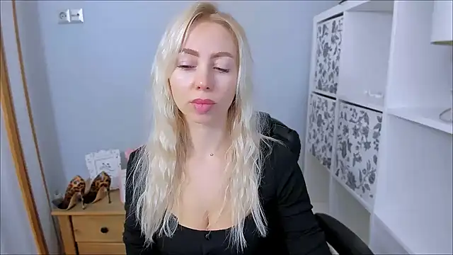 MargaritaRose online show from November 17, 8:20 am