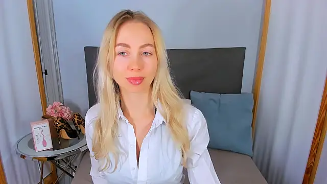 MargaritaRose online show from March 15, 6:30 am