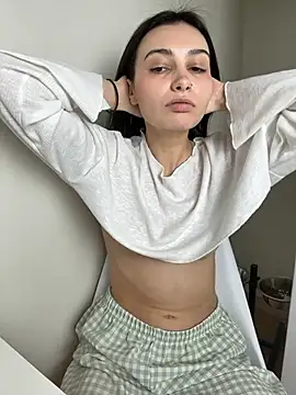 lunalovelee online show from November 17, 2:12 pm