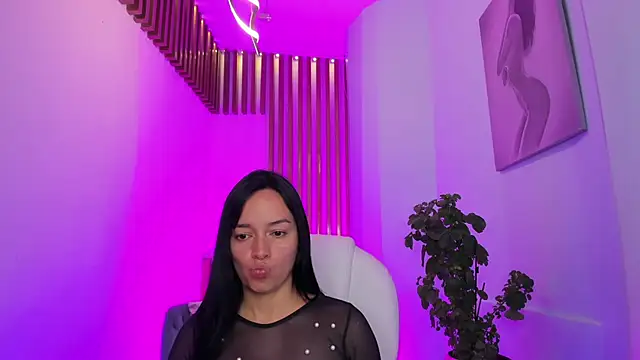 Snapshot of EmiliaRose_ chatting on February 22, 8:53 pm EmiliaRose online show from February 22, 8:53 pm