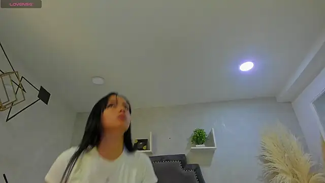 EmiliaRose  online show from December 20, 8:49 pm