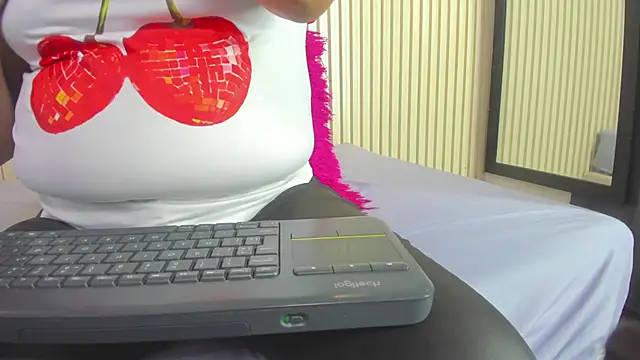 Snapshot of Aida-nicolle chatting on November 15, 9:50 am Aida-nicolle online show from November 15, 9:50 am