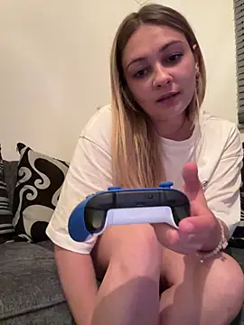 skyemorgan01 online show from May 1, 11:20 pm