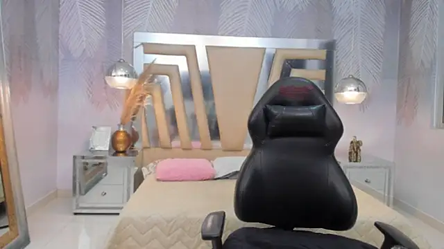 Snapshot of Layla_palmer chatting on February 15, 2:26 am Layla palmer online show from February 15, 2:26 am