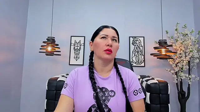 Snapshot of Layla_palmer chatting on February 17, 1:15 am Layla palmer online show from February 17, 1:15 am