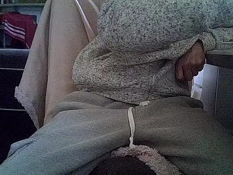 Snapshot of createur34 chatting on December 4, 1:20 pm createur34 online show from December 4, 1:20 pm